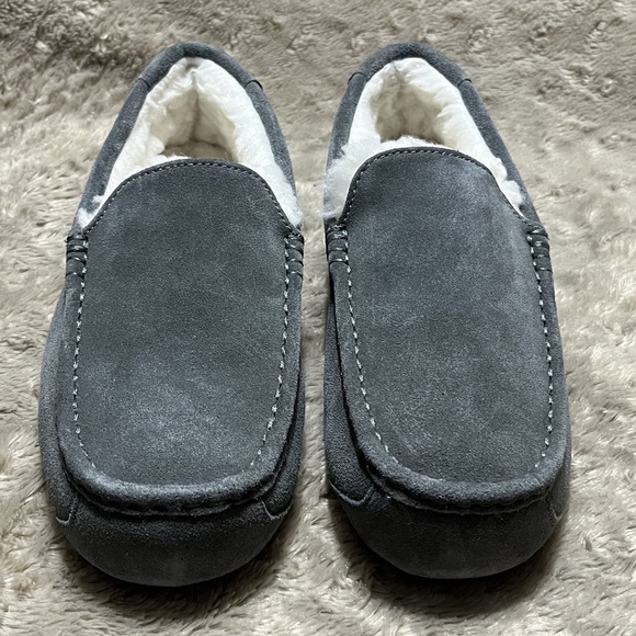 NEW Koolaburra by UGG Tipton Suede Slip On Moccasin Men’s Size 12 Gray